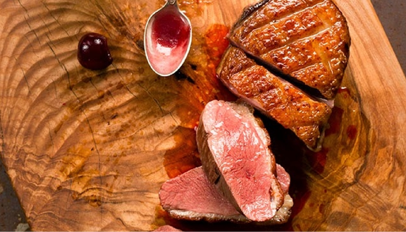 Magret de pato con picotas glaseadas con vino y miel del blog "Sweet & Sour"