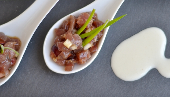 Receta de Tartar de bonito con cerezas y ajoblanco