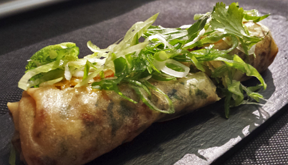 Rollito de primavera del restaurante Nakeima de Madrid