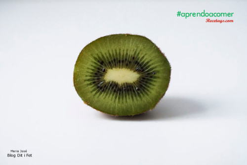 El kiwi verde, rico en vitamina C y fibra insoluble.