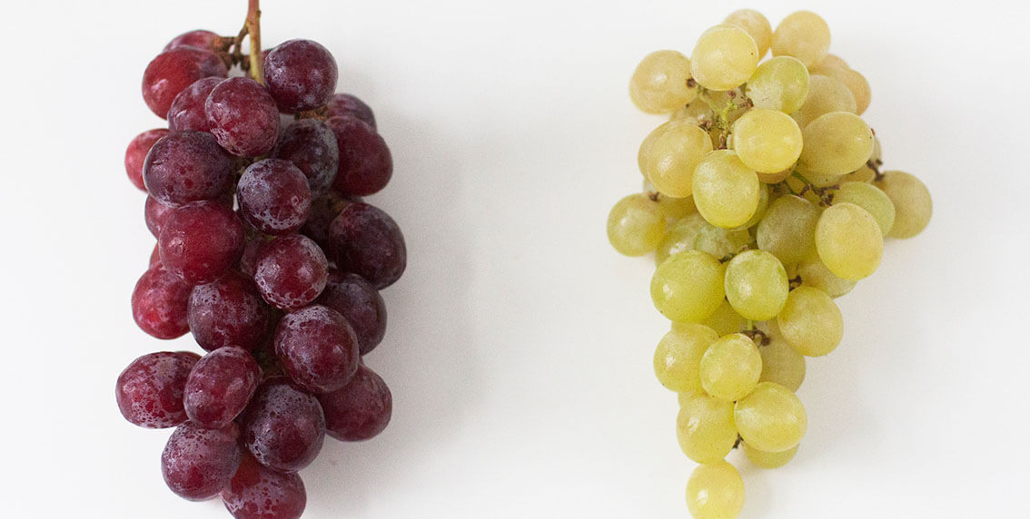 Uvas blancas y tintas, dos variedades de uvas de mesa