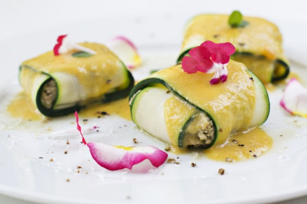 Ravioli de calabacín y gambas con salsa de batata y coco - Recetags